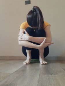 corso yoga equilibrio femminile 3