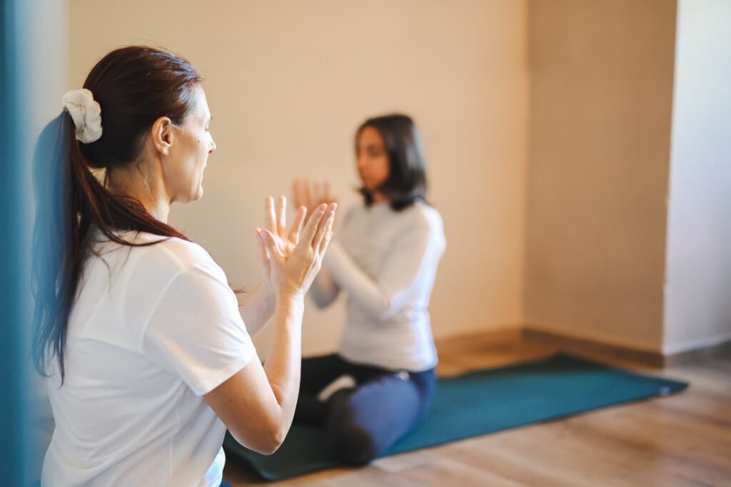 Echi di Flora progetto percorsi calma e presenza pranayama e meditazione e hatha yoga