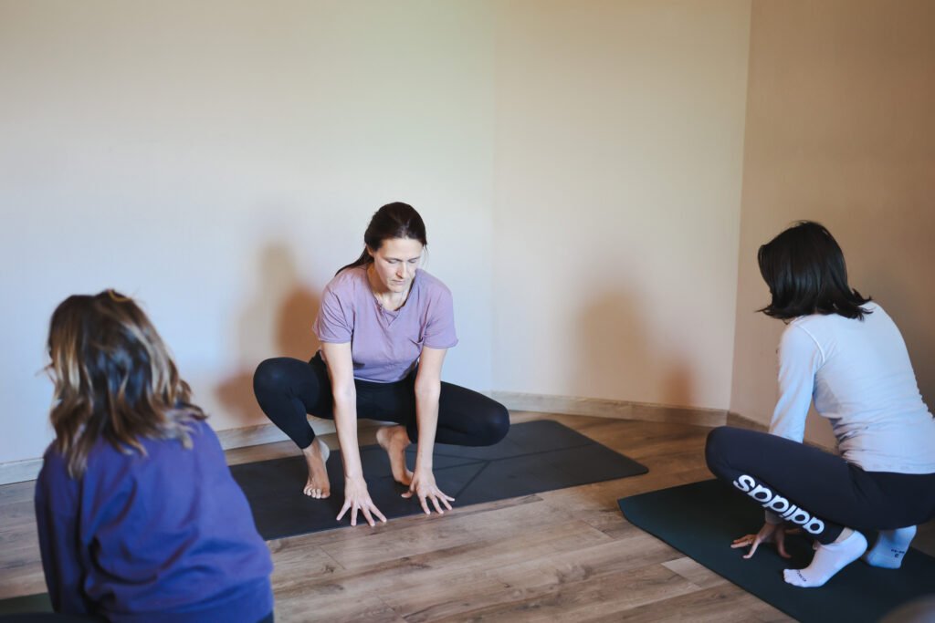 Echi di Flora percorsi benessere lezioni yoga yogini posizioni
