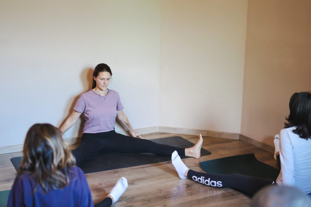 Echi di Flora benessere femminile lezioni yoga yogini posizioni